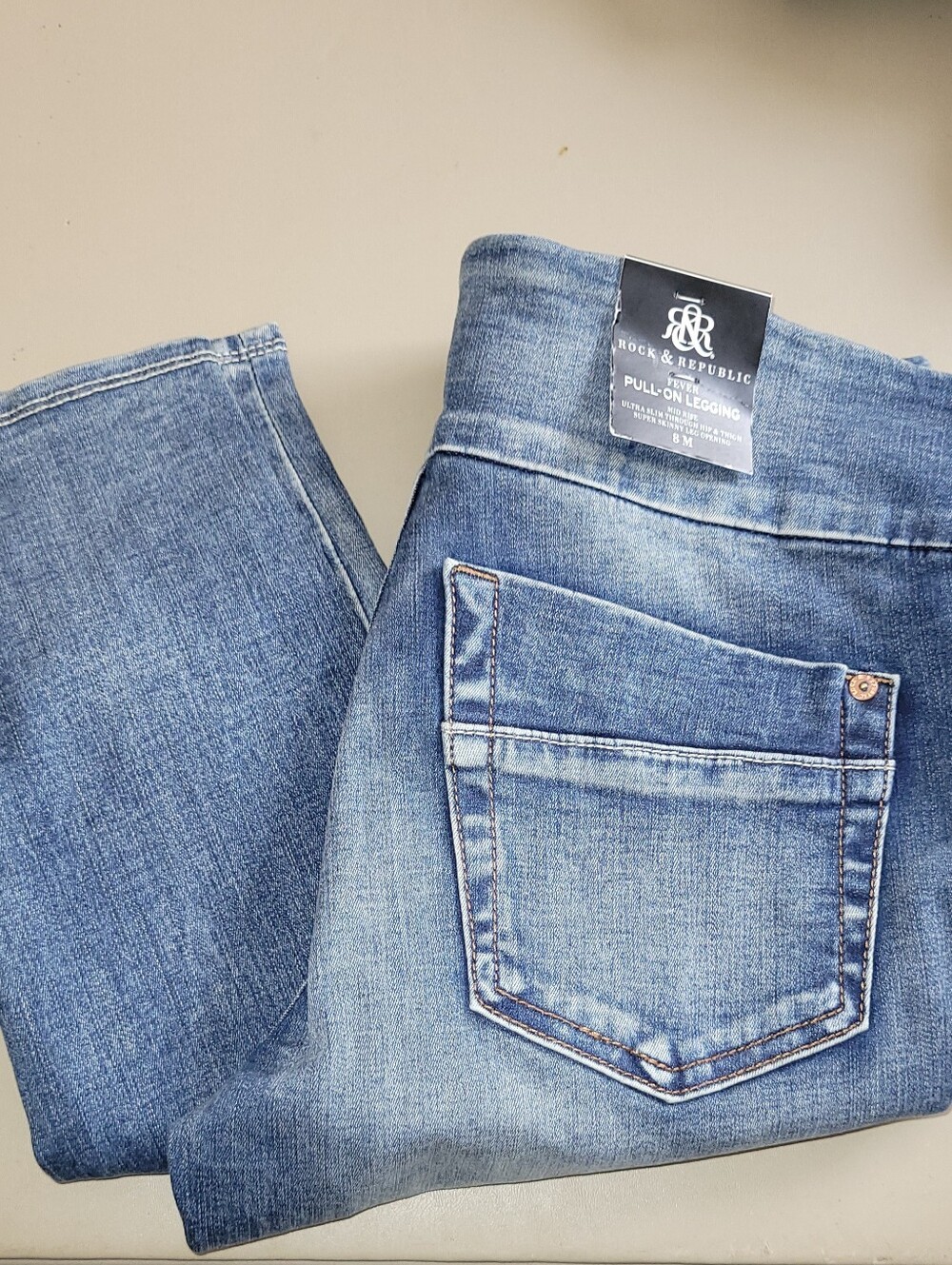 NWT - Rock & Republic Size 8 - Pull On Legging in Faded Blue Denim. - Picture 5 of 8
